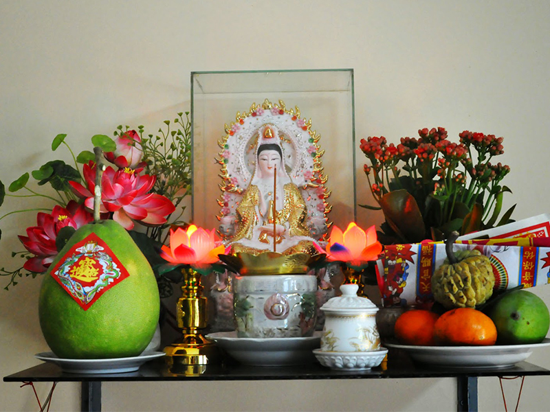 Cách bài trí bàn thờ mẹ Quan Âm