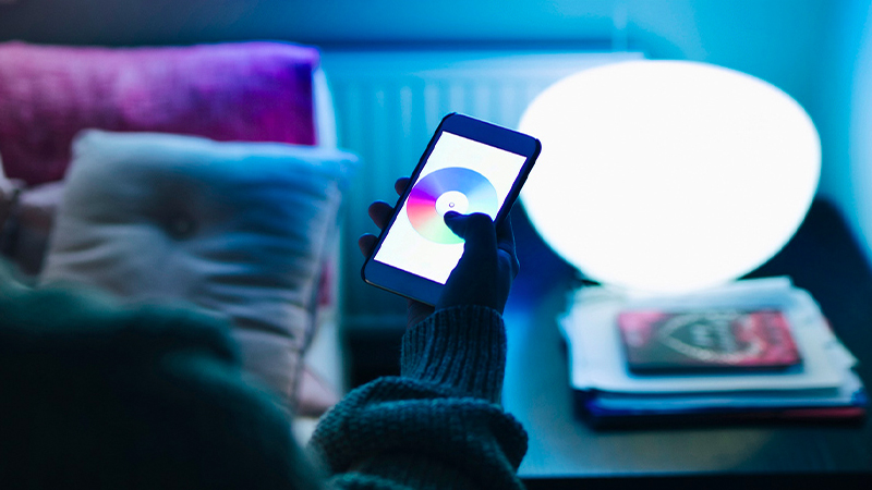 Đèn smart light dễ dàng kết nối qua điện thoại thông minh