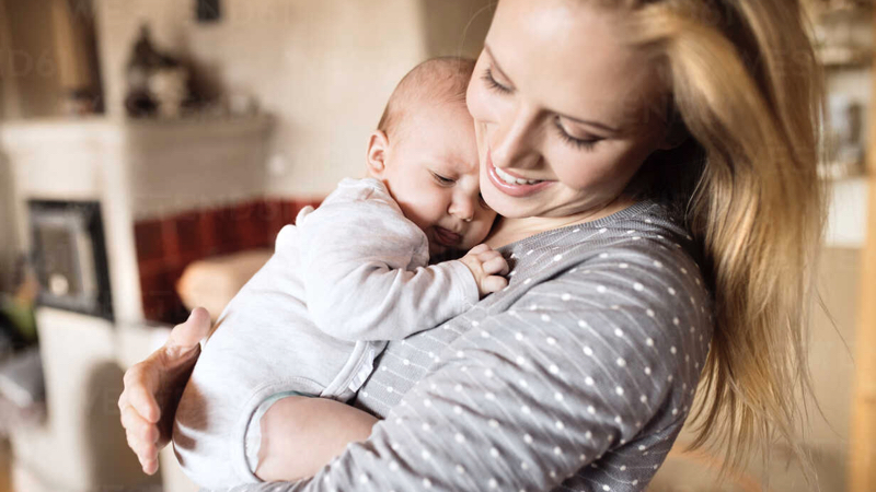 H&agrave;nh vi n&agrave;y c&oacute; thể đến từ qu&aacute; tr&igrave;nh người mẹ chăm s&oacute;c bạn khi c&ograve;n nhỏ