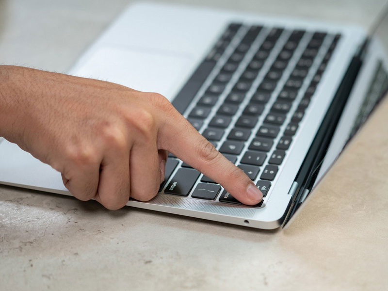 Khởi động lại laptop là cách khắc phục lỗi đơn giản nhất