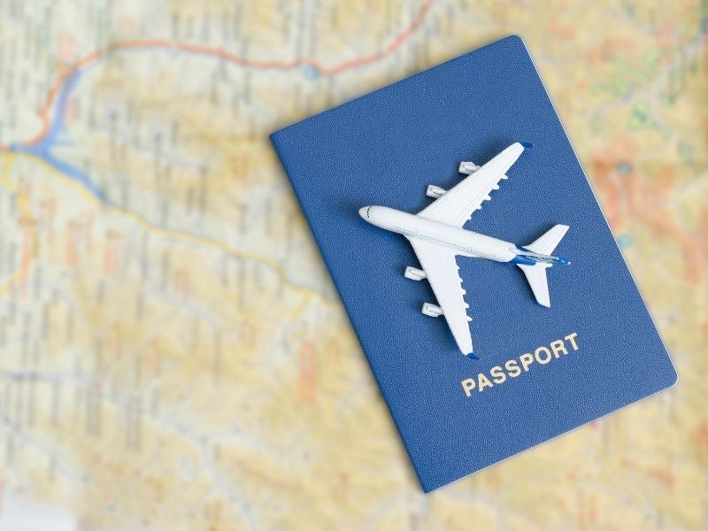 Thẻ hộ chiếu luôn là thứ đồ không thể thiếu khi đi du lịch nước ngoài