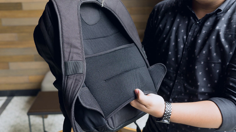 Quai xỏ v&agrave;o thanh k&eacute;o vali