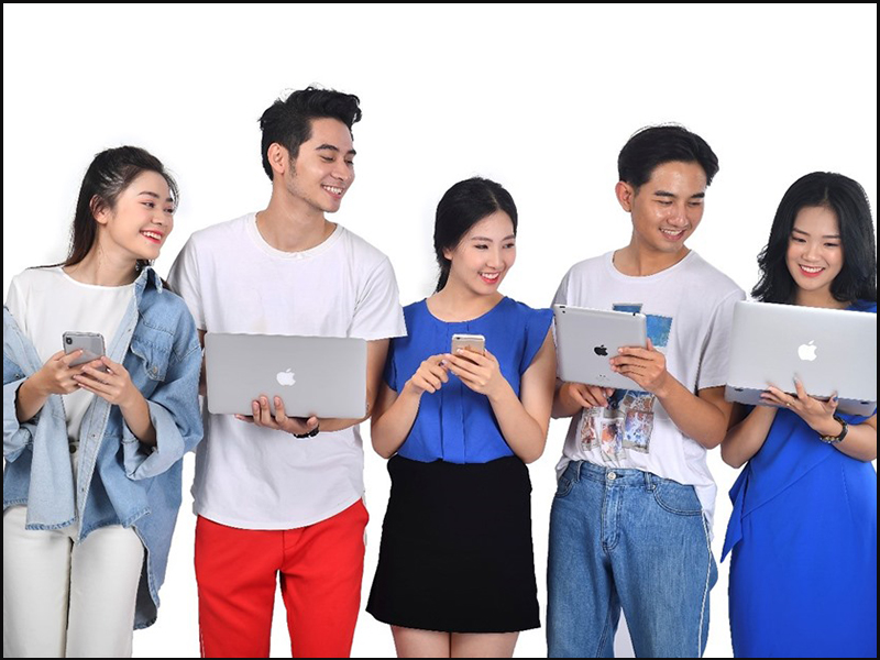 Nên dùng trên mạng xã hội với bạn bè và người thân