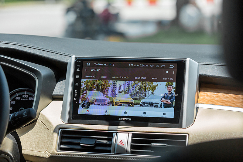 M&agrave;n h&igrave;nh trong xe hơi