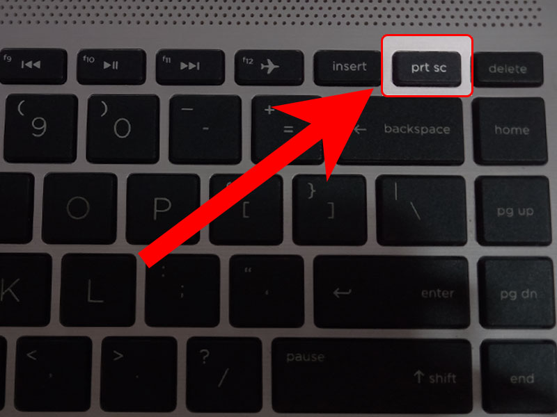 Nhấn phím Print Screen góc bên phải phía trên của bàn phím để chụp màn hình máy tính