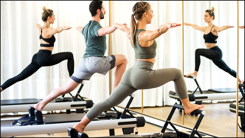 Pilates là phương pháp tập luyện kết hợp một chuỗi các bài tập thể dục có kiểm soát