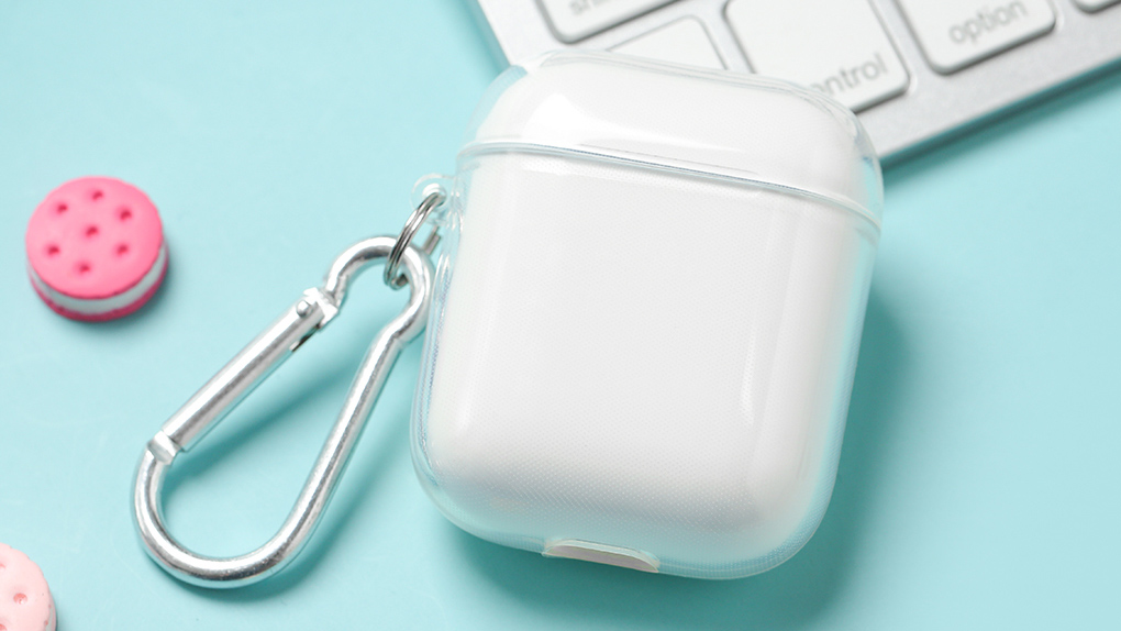 T&uacute;i đựng nhựa cứng trong suốt gi&uacute;p bạn giữ nguy&ecirc;n vẻ đẹp của AirPods