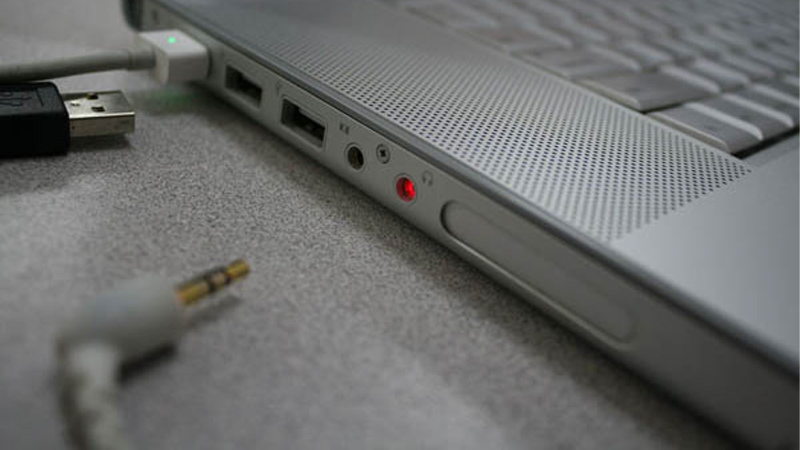 Micro laptop bị rè - Nguyên nhân và cách khắc phục chi tiết, hiệu quả
