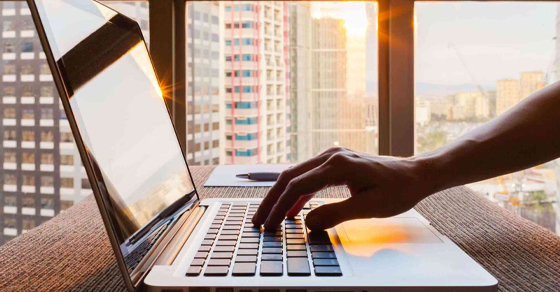 Cách bật/tắt hiển thị thời tiết, tin tức trên thanh Taskbar Windows 10