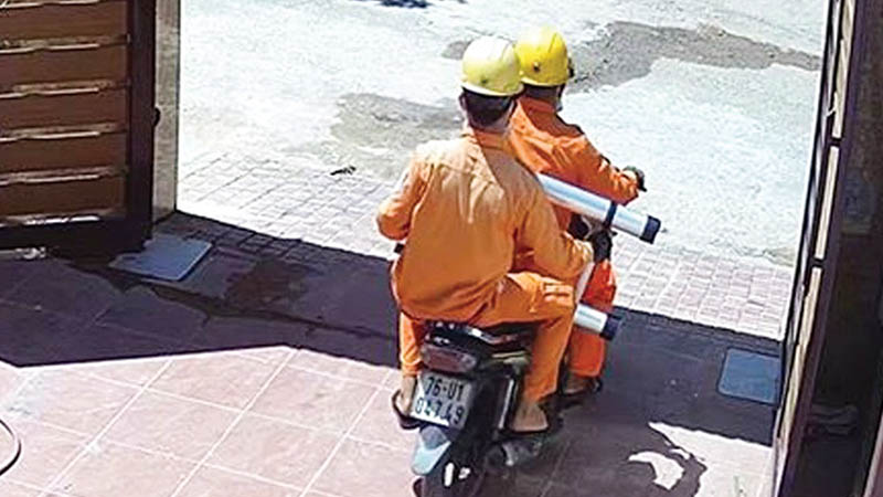 Giả danh nhân viên điện lực