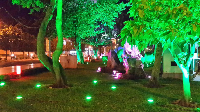 Đèn LED âm đất RGB  được dùng trong chiếu sáng sân vườn, tán cây xanh, vườn hoa