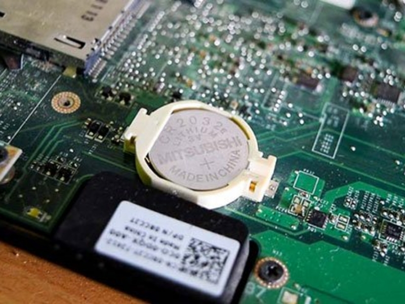 Pin CMOS nằm trong bo mạch chủ