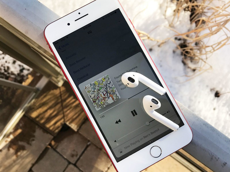 Đặt AirPods gần iPhone, iPad để kết nối thành công