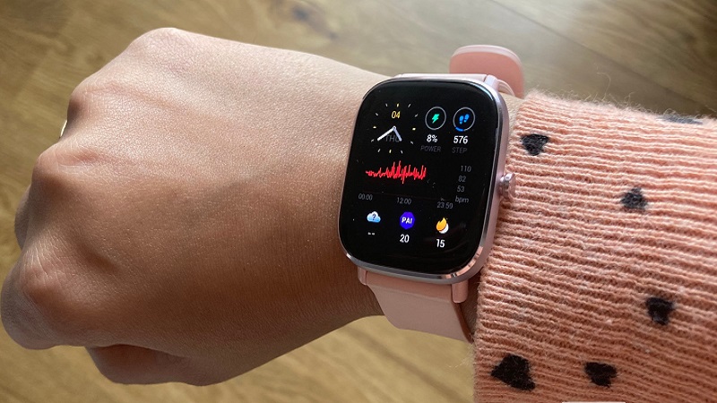 Đồng hồ c&oacute; trang bị t&iacute;nh năng dự b&aacute;o thời tiết