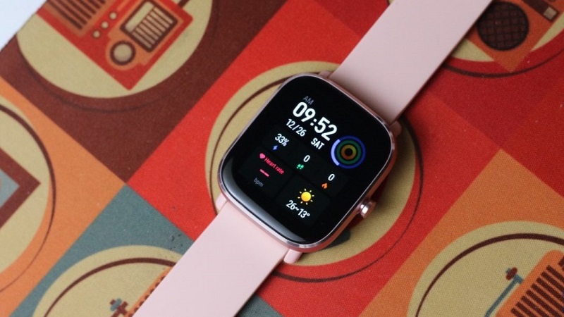 Đồng hồ c&oacute; thể dễ d&agrave;ng gh&eacute;p nối với điện thoại