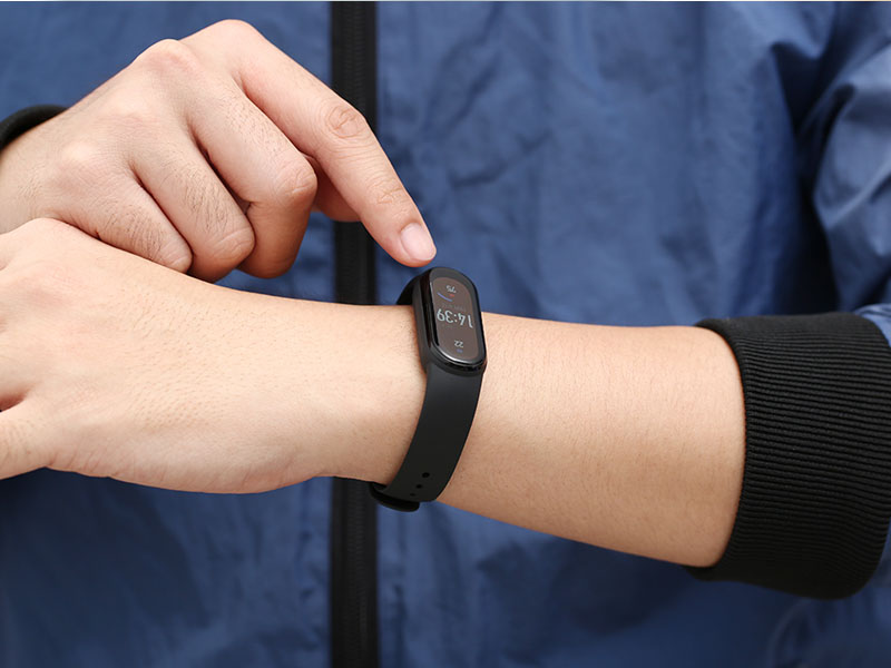 Mi Band 6 c&oacute; thiết kế tr&agrave;n viền, chống trầy xước tốt