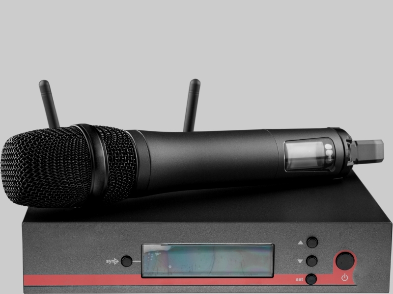 Lưu &yacute; khi kết nối micro kh&ocirc;ng d&acirc;y với ampli