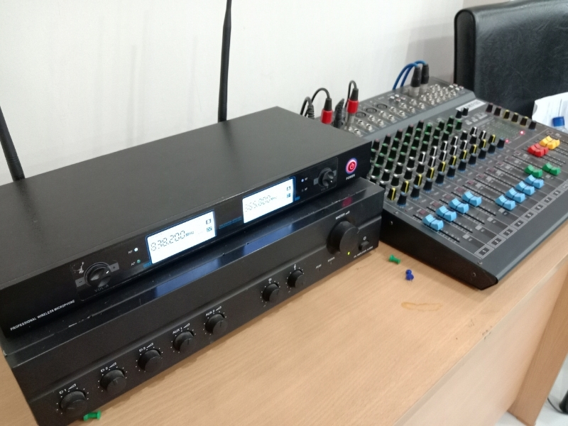 2 anten thu s&oacute;ng cắm song song với nhau