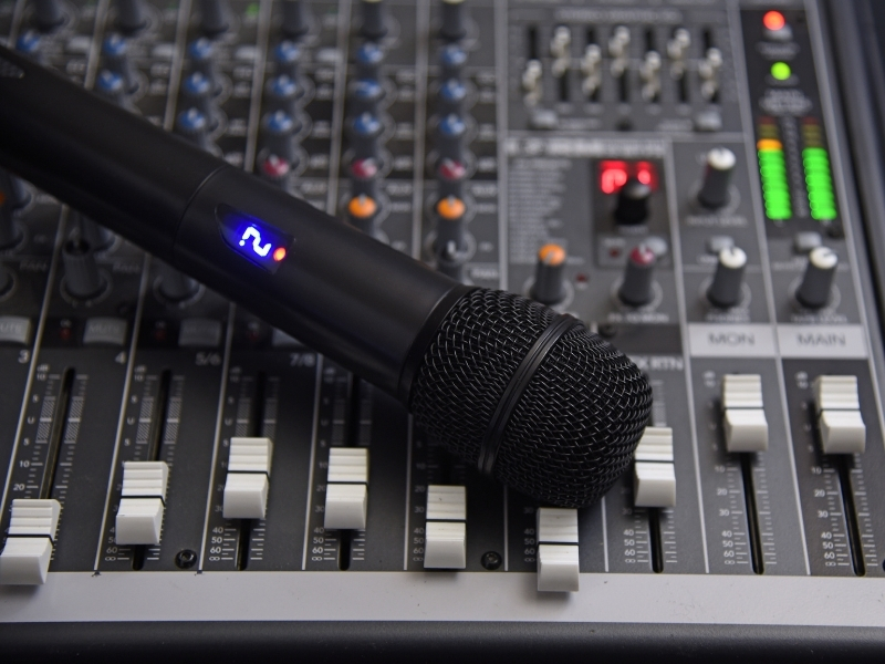 Micro s&aacute;ng đ&egrave;n l&agrave; dấu hiệu b&aacute;o hoạt động