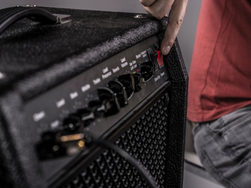 Bật c&ocirc;ng tắc nguồn