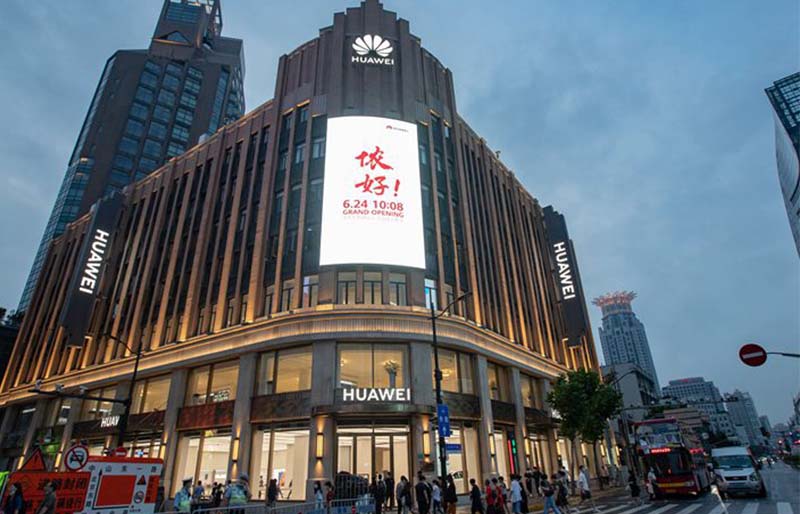 Một trong những cửa hàng Huawei lớn trên thế giới