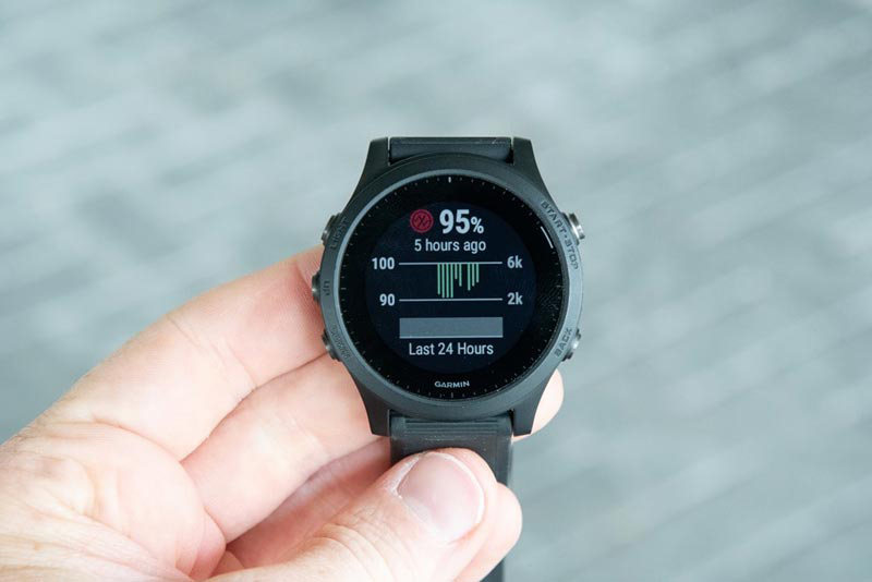 Mẫu đồng hồ Garmin Forerunner 945 d&acirc;y silicone tạo cảm gi&aacute;c thoải m&aacute;i