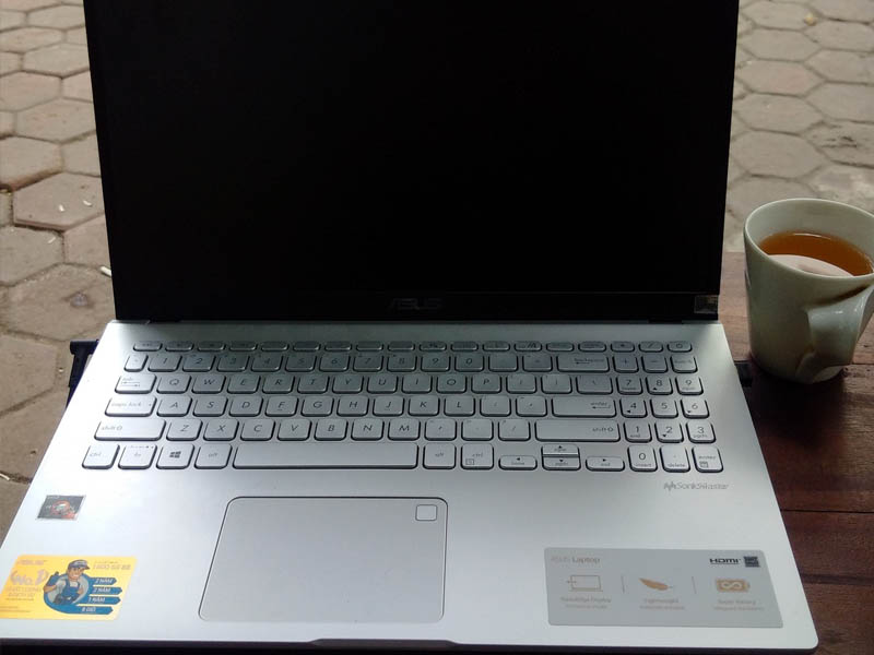 Thiết kế của laptop Asus D509DA-EJ116T