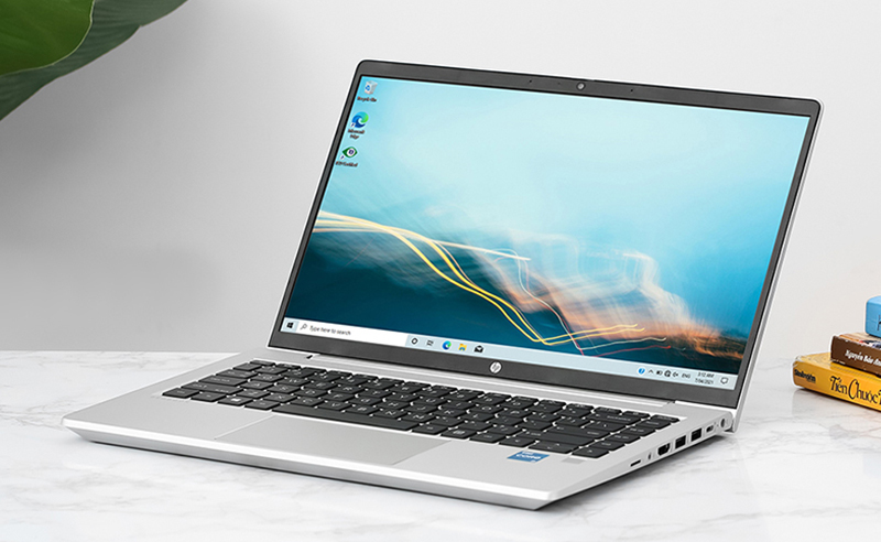 Laptop HP ProBook 440 G8 i3 c&oacute; t&iacute;nh năng bảo mật v&acirc;n tay, độ bền chuẩn qu&acirc;n đội