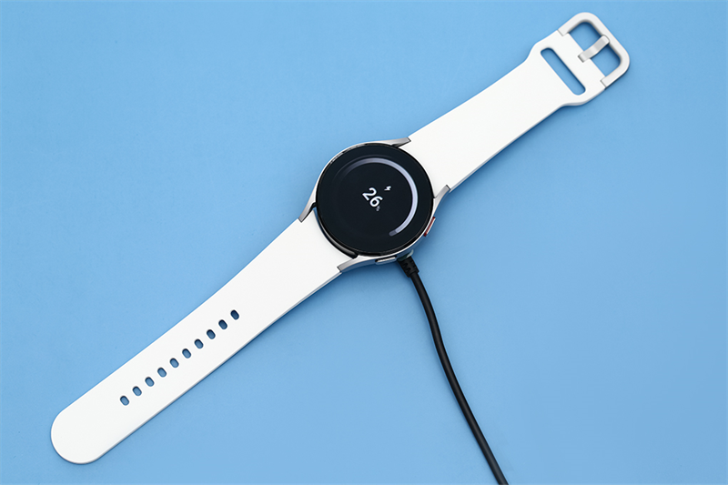 Samsung Galaxy Watch 4 40mm Trắng có thiết kế năng động