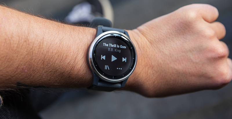 Màn hình 1.13 inch đem lại cảm giác sang trọng và nam tính