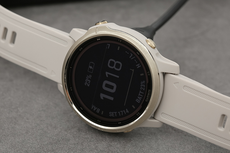 Mẫu của đồng hồ Garmin Fenix 6S Pro Solar dây silicone