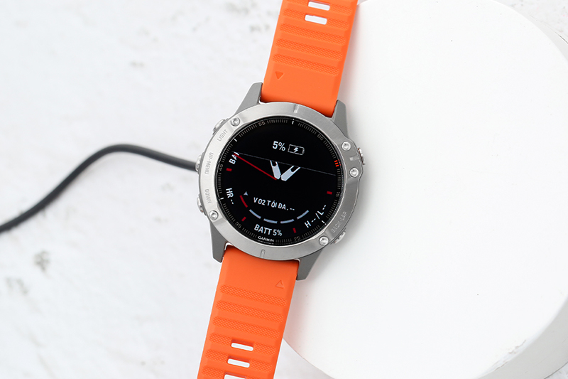 Thiết kế dây silicone cam của Garmin Fenix 6