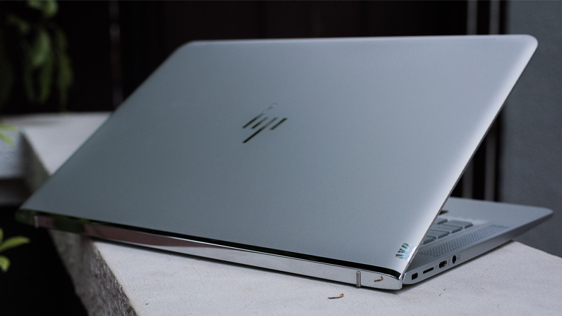 Laptop c&oacute; vỏ bằng nh&ocirc;m sẽ mang đến cảm gi&aacute;c m&aacute;t mẻ hơn, dễ tản nhiệt