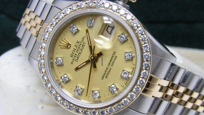 Phân biệt đồng hồ Rolex bằng cách xem các chi tiết đồng hồ
