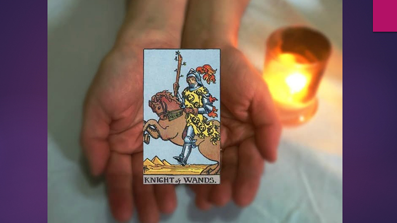 Knight Of Wands thể hiện sự tự tin nhưng đôi chút khô khan