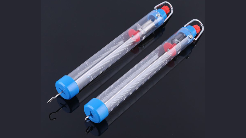 Đo trọng lượng của vật bằng lực kế