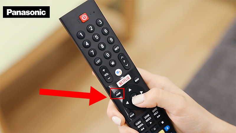 Bạn nhấn vào nút Home của điều khiển để truy cập vào trang chủ của tivi