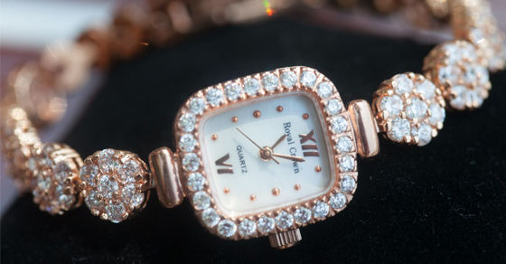 Thương hiệu đồng hồ Royal Crown của nước nào? Có nên mua không?