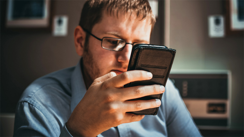 Sử dụng điện thoại để tra từ điển online