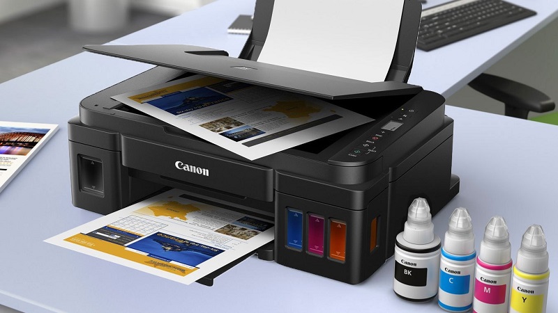 Kiểm tra hộp mực trước khi in tr&aacute;nh in sai m&agrave;u