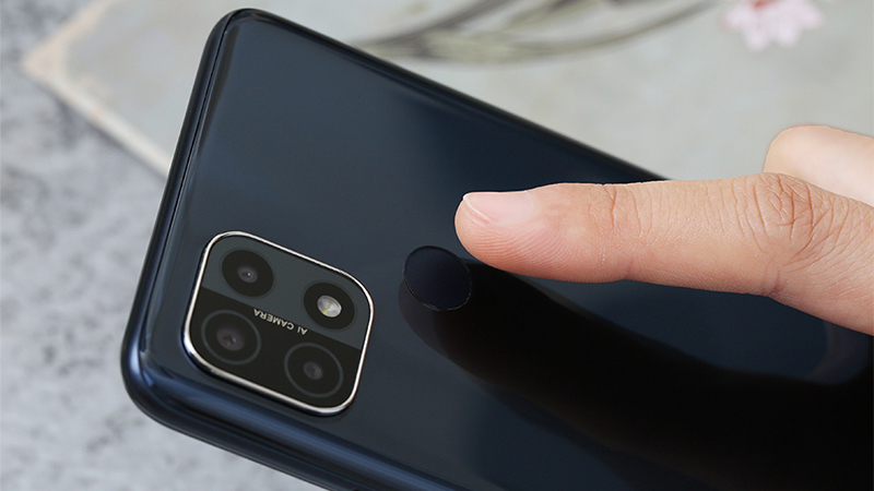 OPPO A15 có cảm biến vân tay trên mặt lưng