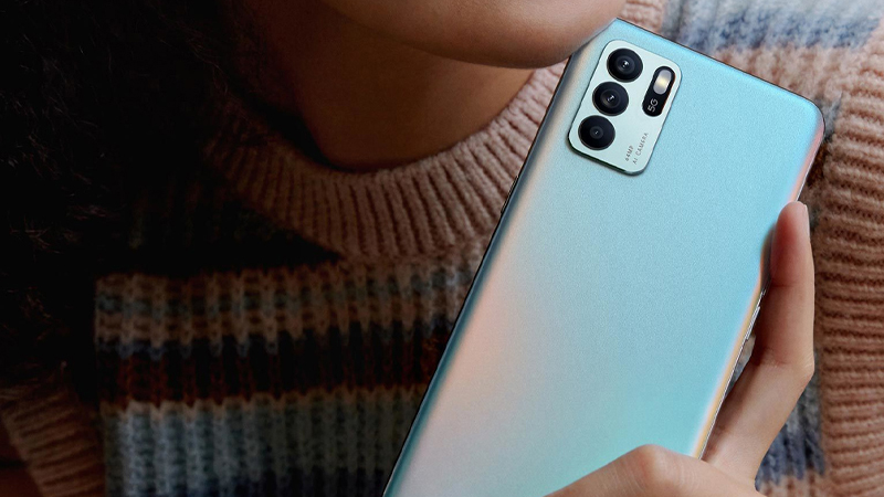 Mặt lưng với hiệu ứng màu siêu đỉnh của OPPO Reno6 Z 5G