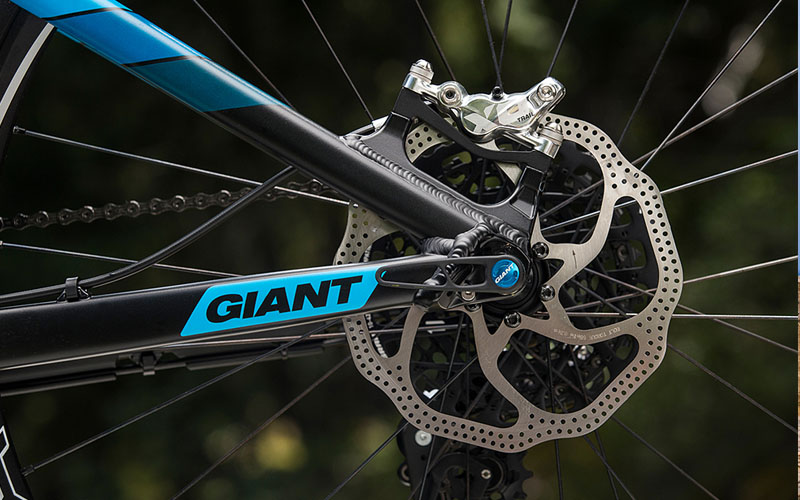 C&oacute; hệ thống phanh an to&agrave;n, ch&iacute;nh x&aacute;c 