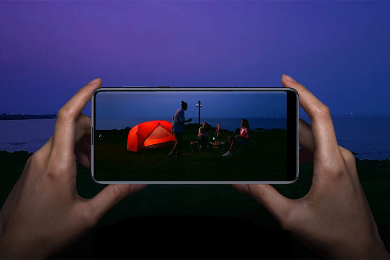 Samsung Galaxy M51 sở hữu công nghệ màn hình Super AMOLED Plus mang đến chất lượng hiển thị sắc nét, hình ảnh tươi tắn