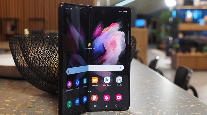 Galaxy Z Fold3 vẫn giữ cơ chế màn hình gập mở dạng quyển sách