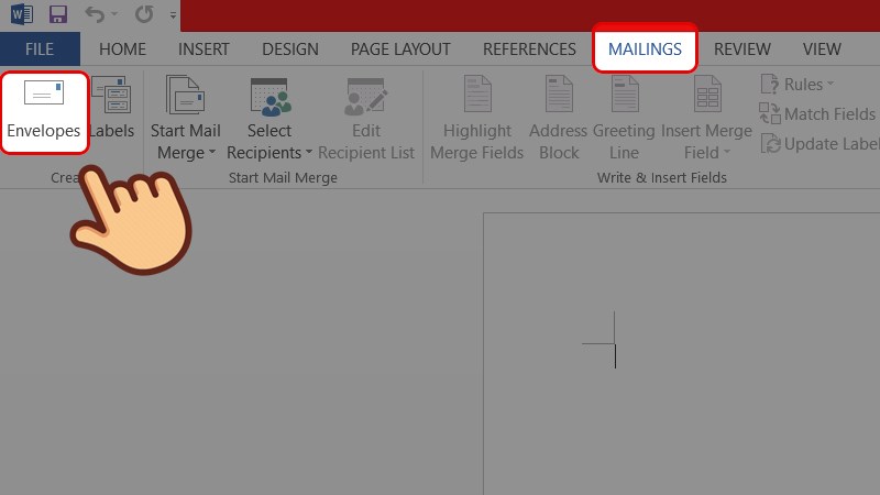 Chọn mục Mailings và chọn tiếp vào Envelopes
