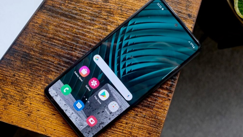 Màn hình Super AMOLED 90 Hz mang đến trải nghiệp sử dụng mượt mà