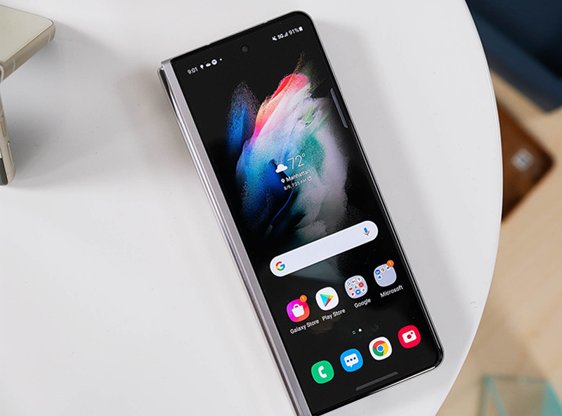 Cập nhật th&ocirc;ng tin nhanh ch&oacute;ng với m&agrave;n h&igrave;nh phụ