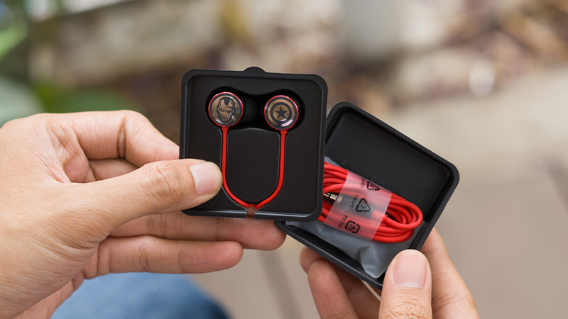 M&aacute;y k&egrave;m tai nghe