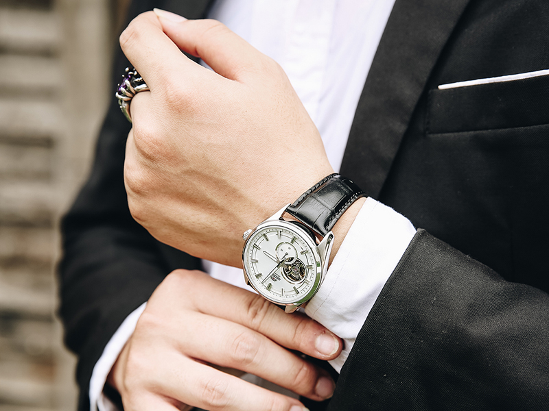 Orient 41 mm Automatic kính sapphire hoạt động nhờ chuyển động của cổ tay